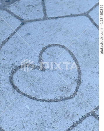 Heart-shaped tiles that bring happiness 112460853