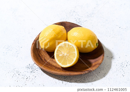 木板上的國內檸檬 112461005