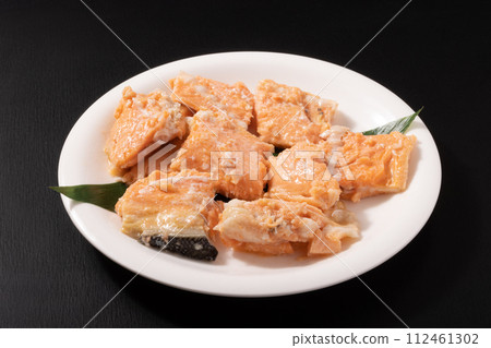 水煮鮭魚骨（罐頭） 112461302