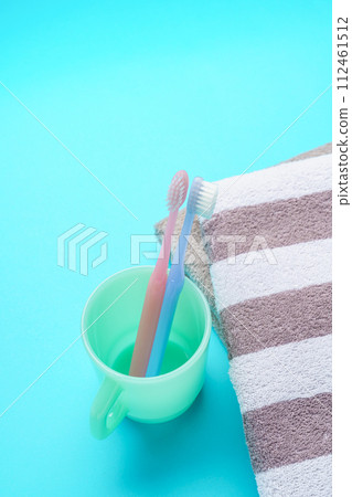 牙刷和毛巾 112461512
