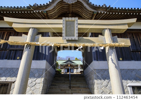 Nagaya-style gate of Ishiya Shrine, Awaji City 112463454
