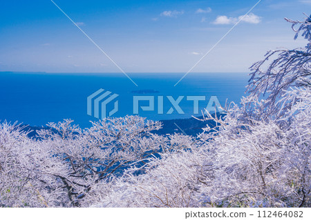 （靜岡縣）從霧凇綻放的伊豆天際線俯瞰東伊豆海岸線 112464082