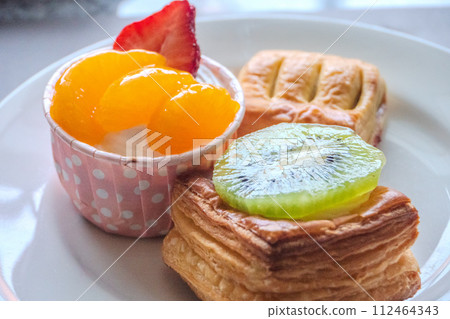 breakfast 112464343