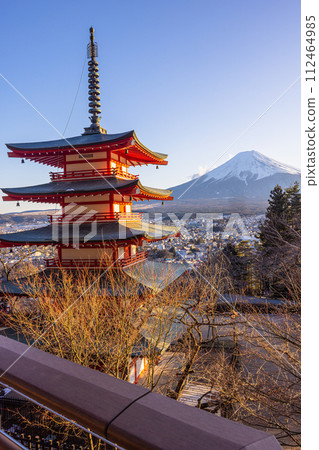 [Yamanashi Prefecture_Fujiyoshida City] Mt. Fuji seen from Arakurayama Sengen Park February 112464985