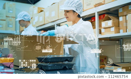 工人包裝產品和數字數據 112465754