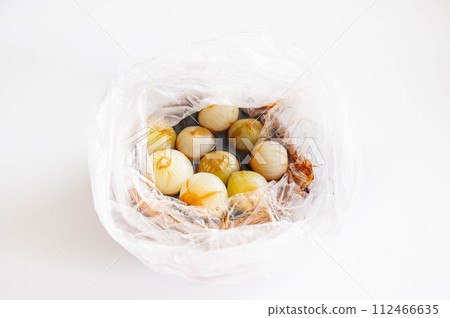 Pekorosu pickled in soy sauce made from a plastic bag 112466635
