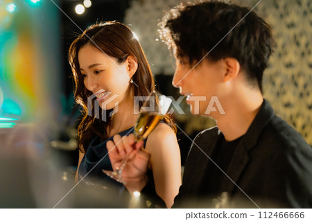 夫妻喝香檳 夫妻喝香檳 112466666
