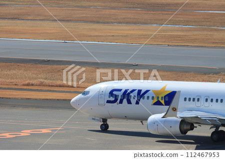 客機駛向跑道 噴氣式飛機 機場旅行圖像 出發圖像 112467953