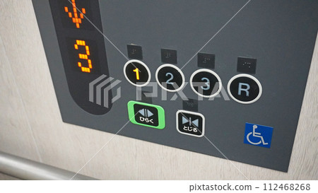 電梯裡的輪椅按鈕 電梯裡的輪椅按鈕 112468268