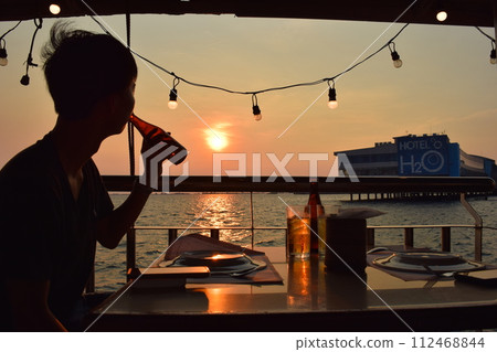 Sunset and Chill Out in Manila Bay 112468844