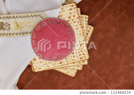 Passover unleavened bread Matzah is part of traditional Jewish ritual, kippah tallit are symbols of this celebration 112469234
