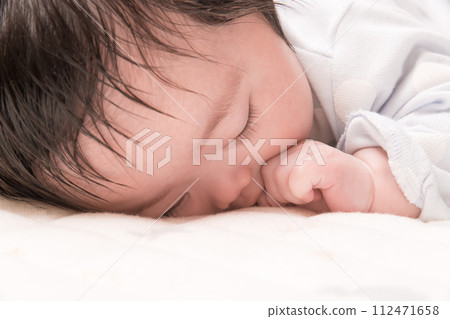 [Baby sucking thumb, lie face down] 112471658