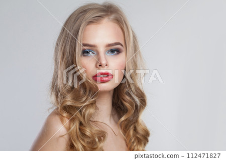 Glorious young fashion woman with healthy blonde hair and make-up on white background 112471827