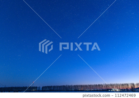 Starry sky seen in snow country Starry sky seen in snow country 112472469