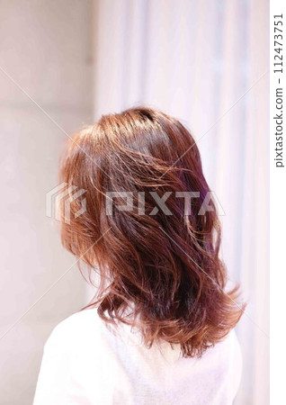 灰色頭髮染成凸顯暖色中型！ 112473751