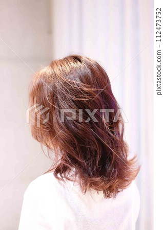 灰色頭髮染成凸顯暖色中型！ 112473752