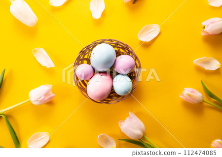 Easter eggs on yellow background. Greetings card, Happy Easters. Flat lay ,top view 112474085