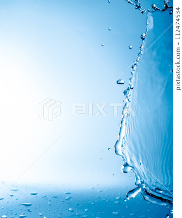 water splash 112474534