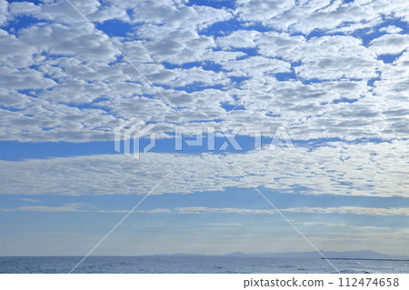 Clouds covering the sky 112474658