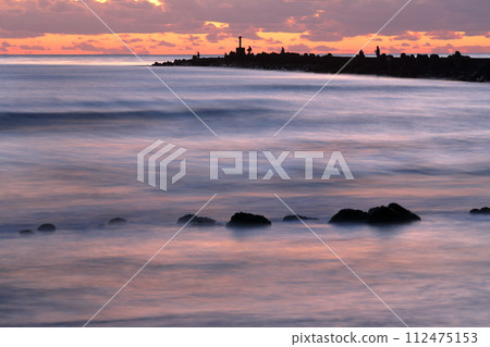 Coastal scenery colored by the sunset Coastal scenery colored by the sunset 112475153