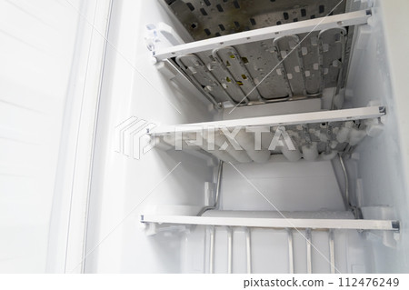 Ice in the freezer, Defrosting of the fridge and freezer Ice in the freezer, Defrosting of the fridge and freezer 112476249