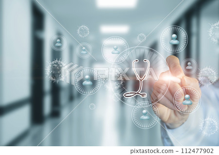 The physician draws a diagnostic system. 112477902