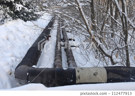 The main provides the city with hot water. Selective focus. The pipes of the central heating system The main provides the city with hot water. Selective focus. The pipes of the central heating system 112477913