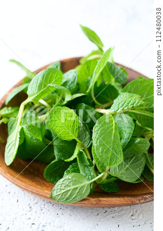 Spearmint on a wooden plate 112480038