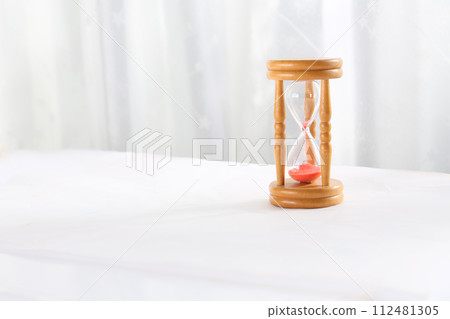 Hourglass 112481305