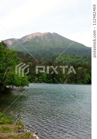 位於母寒嶽山麓的翁內托湖是一個充滿神秘色彩和原始魅力的湖泊。 位於母寒嶽山麓的翁內托湖是一個充滿神秘色彩和原始魅力的湖泊。 112482469