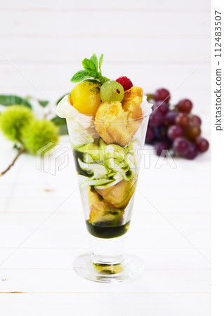 Autumn parfait full of seasonality: marron and muscat 112483507