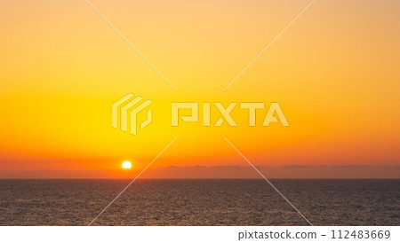 夕陽與大海(柏崎市小野館公園) 夕陽與大海(柏崎市小野館公園) 112483669