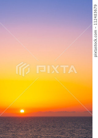 夕陽與大海(柏崎市小野館公園) 夕陽與大海(柏崎市小野館公園) 112483679