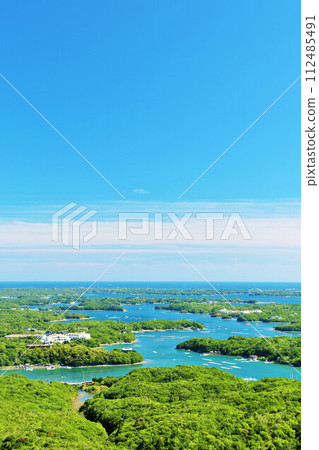 Mie Prefecture, Ago Bay with blue skies and sea 112485491
