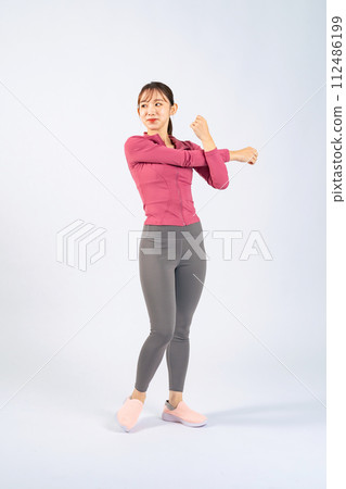 Women stretching 112486199