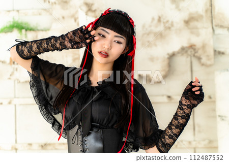 穿著哥德蘿莉衣服的女人 112487552