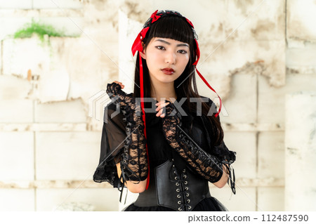 穿著哥德蘿莉衣服的女人 穿著哥德蘿莉衣服的女人 112487590
