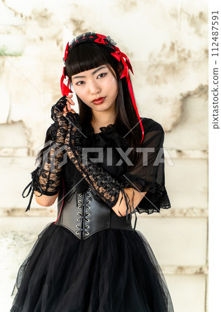 穿著哥德蘿莉衣服的女人 112487591