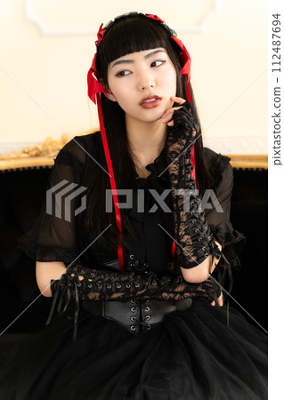 穿著哥德蘿莉衣服的女人 112487694