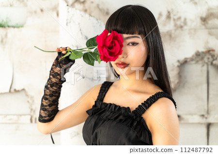 穿著哥德蘿莉衣服的女人 穿著哥德蘿莉衣服的女人 112487792