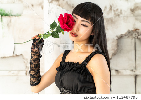 穿著哥德蘿莉衣服的女人 穿著哥德蘿莉衣服的女人 112487793