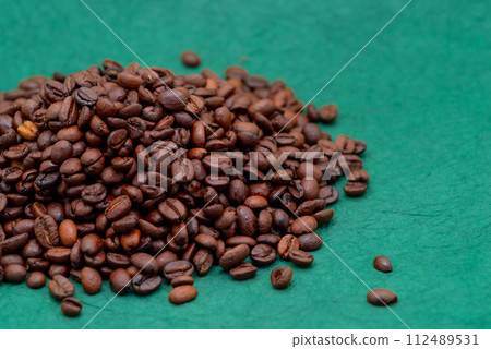 Heap of coffee beans Green background a-1-2 Vivid Heap of coffee beans Green background a-1-2 Vivid 112489531