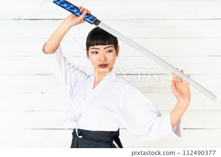 Female swordsman 112490377