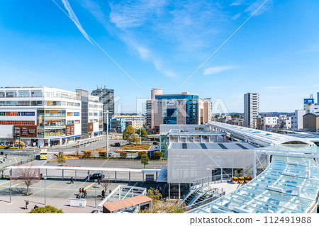 [Kanagawa Prefecture] The cityscape around Tsujido Station with beautiful blue skies 112491988