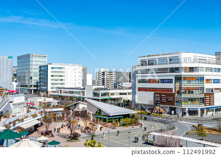 [Kanagawa Prefecture] The cityscape around Tsujido Station with beautiful blue skies 112491992