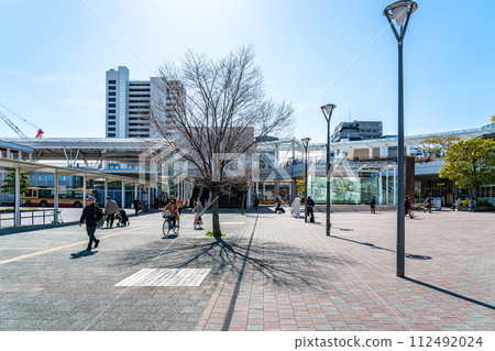 [Kanagawa Prefecture] The cityscape around Tsujido Station with beautiful blue skies 112492024
