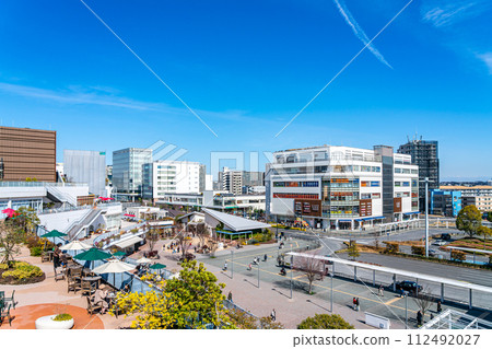 [Kanagawa Prefecture] The cityscape around Tsujido Station with beautiful blue skies 112492027