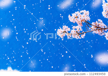 [櫻花暴風雪素材]櫻花、藍天和櫻花暴風雪圖像/水彩風格[長野縣] 112493450