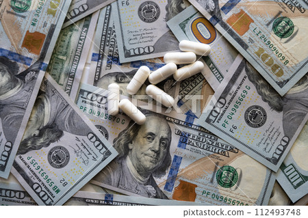 Pills on the background of the dollar close-up. Pills on the background of the dollar close-up. 112493748