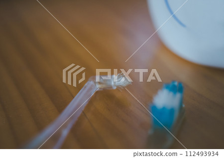 一簇刷子 112493934